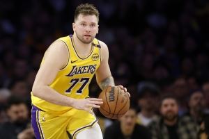 阿里纳斯：新赛季东契奇可能场均三双 他肯定会成得分王