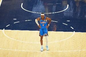 亚历山大：KD肯定喊了三次犯规 裁判没注意到 这就是生活