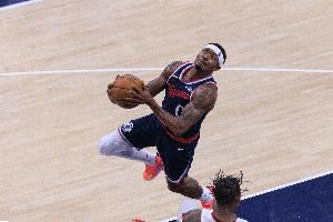 曾令旭：看了500万比尔的表现 300万的威少值得所有人的敬佩