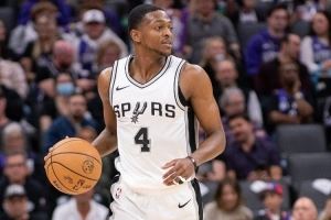 解说：福克斯复出可以分担持球和组织重担 文班能专注于防守&终结图片